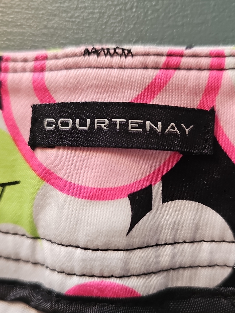 Courtenay Womens 14 Black Floral Capri Pants - Pink & Green. Cotton - Picture 5 of 7